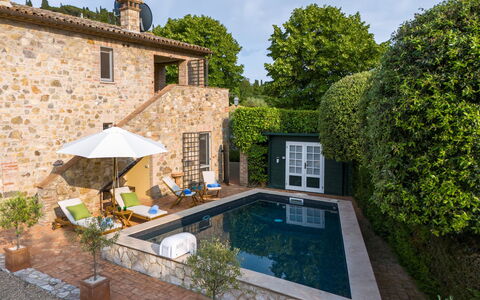 Villa Aperolli 4: Piscina, Agua, Recurso, Casa, Eco Hotel, Inmuebles, Jardín, Fuente De Agua, Paraguas, Mueble Para Exteriores