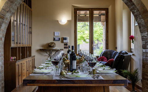 Podere Gellino 14: Mueble, Diseño De Interiores, Mesa, Madera, Silla, Piso, Vajilla, Encendiendo, Cocina Y Comedor Mesa, Comedor