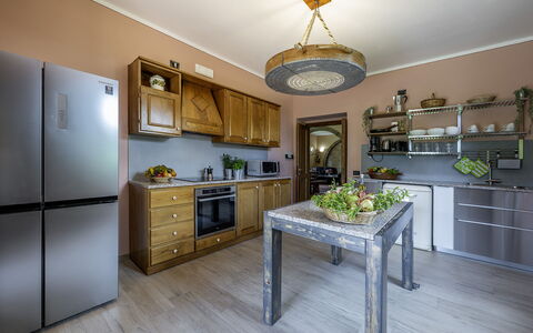 Podere Gellino 14: Mueble, Diseño De Interiores, Cocina, Gabinetes, Piso, Madera, Aparato De Cocina, Suelo, Techo, Mostrador