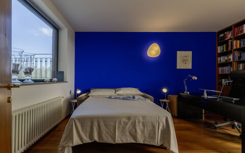 Villa Amyra 6+2: Azul, Pared, Diseño De Interiores, Habitación, Mueble, Cama, Techo, Piso, Suelo, Sábana