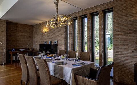 Villa Amyra 6+2: Pared, Mueble, Madera, Diseño De Interiores, Techo, Lámpara, Comedor, Candelabro, Encendiendo, Cocina Y Comedor Mesa