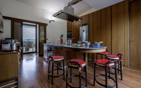 Villa Amyra 6+2: Mueble, Diseño De Interiores, Piso, Madera, Cocina, Suelo, Mesa, Techo, Encendiendo, Silla