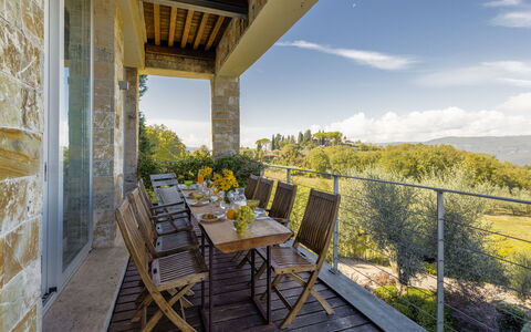 Brightline Villa 8: Mueble, Silla, Cocina Y Comedor Mesa, Porche, Mueble Para Exteriores, Mesa Al Aire Libre, Eco Hotel, Paisajismo, Balcón, Madera Dura
