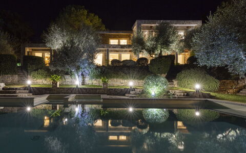 Brightline Villa 8: Jardín, Inmuebles, La Iluminación Del Paisaje, Mansión, Recurso, Hacienda, Noche, Piscina, Paisajismo, Villa