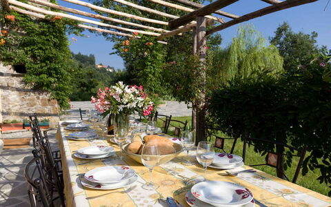 Villa Arbeio 8+6: Mueble, Mesa, Silla, Mueble Para Exteriores, Mesa Al Aire Libre, Restaurante, Cocina Y Comedor Mesa, Sombra, Jardín, Manteles