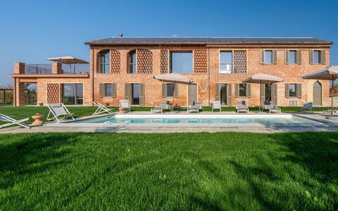 Cascina Buzio 12: Piscina, Inmuebles, Césped, Casa De Campo, Villa, Recurso, Yarda, Hacienda, Mueble Para Exteriores, Mansión