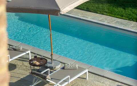 Cascina Buzio 12: Mueble Para Exteriores, Paraguas, Piscina, Mueble, Sunlounger, Sombra, Silla, Mesa Al Aire Libre, Diseño, Recurso