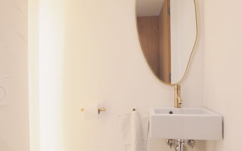 Casa dei Fiamminghi 10+2: Pared, Arreglo De Tubería, Baño, Diseño De Interiores, Marrón, Plomería, Piso, Suelo, Espejo, Baño