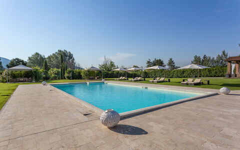 Villa Ginevra 12: Piscina, Jardín, Recurso, Sombra, Paisajismo, Eco Hotel, Mueble Para Exteriores, Césped, Inmuebles, Hacienda