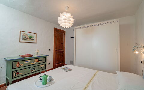 Villa Pitrizzina 8: Mueble, Diseño De Interiores, Pared, Habitación, Madera, Cama, Habitación, Techo, Piso, Suelo