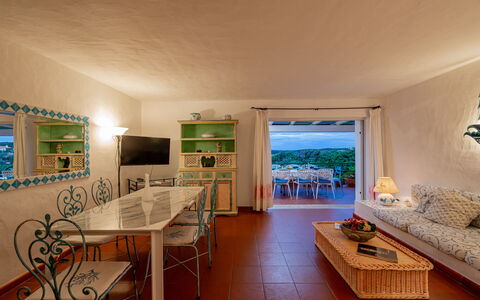 Villa Pitrizzina 8: Mueble, Cocina Y Comedor Mesa, Silla, Recurso, Mesa De Café, Hotel, Planta De Casa, Eco Hotel, Comedor