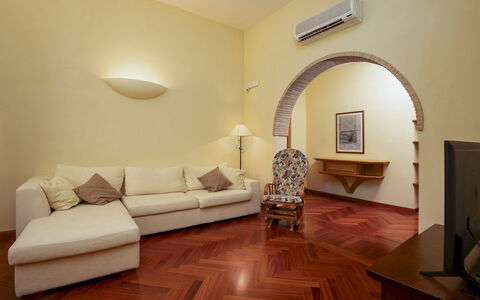 Villa Cusano 18: Diseño De Interiores, Piso, Pared, Suelo, Mueble, Madera, Techo, Encendiendo, Sofá, Sala