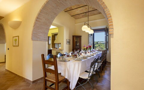Villa Cusano 18: Mueble, Diseño De Interiores, Pared, Techo, Mesa, Silla, Cocina Y Comedor Mesa, Comedor, Piso, Habitación
