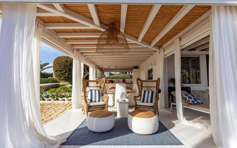 Baia L'Aura 8: Madera, Mueble, Diseño De Interiores, Mueble Para Exteriores, Silla, Recurso, Porche, Sombra, Estructura Al Aire Libre, Manchas De Madera