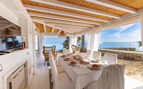 Baia L'Aura 8: Mueble, Mesa, Silla, Recurso, Diseño De Interiores, Cocina Y Comedor Mesa, Mar, Eco Hotel, Sombra, Mueble Para Exteriores