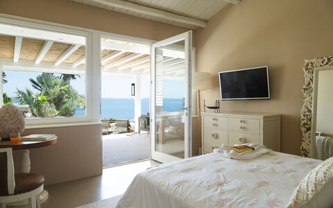 Baia L'Aura 8: Mueble, Diseño De Interiores, Habitación, Cama, Suelo, Techo, Encendiendo, Casa, Piso, Habitación