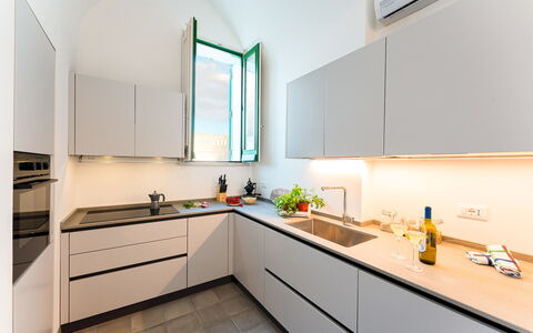 Villa Aristula 11: Cocina, Mostrador, Aparato De Cocina, Diseño De Interiores, Piso, Electrodoméstico, Electrodoméstico, Gabinetes, Suelo, Estufa De Cocina