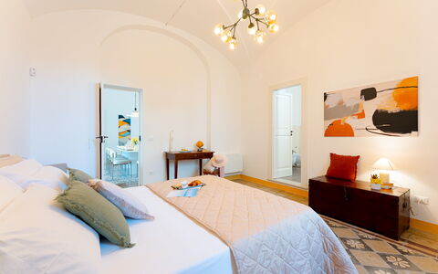 Villa Aristula 11: Mueble, Diseño De Interiores, Pared, Piso, Suelo, Techo, Madera, Habitación, Habitación, Cama