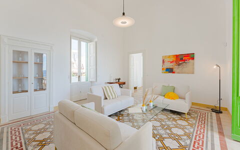 Villa Aristula 11: Piso, Diseño De Interiores, Suelo, Madera, Mueble, Techo, Habitación, Casa, Sala, Departamento