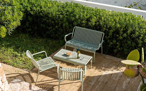 Villa Aristula 11: Mueble, Mueble Para Exteriores, Silla, Cobertura Del Suelo, Jardín, Brazo, Sombra, Banco Al Aire Libre, Mesa Al Aire Libre