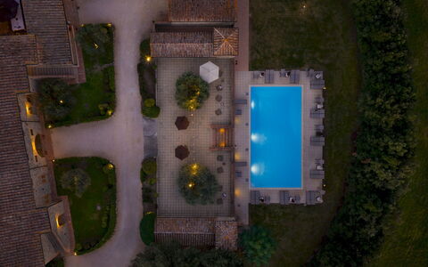 Villa le Beringhe 30: Piscina, Recurso, Noche, Inmuebles, Eco Hotel, Jardín, La Iluminación Del Paisaje, Hacienda, Thermae, Fuente De Agua