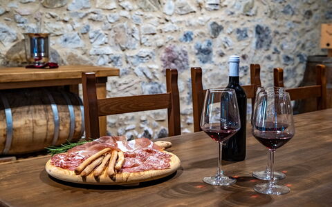 Villa le Beringhe 30: Comida, Vajilla, Ingrediente, Mesa, Mueble, Utensilios Para Servir, Vino