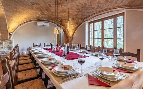 La Burraia 18: Mueble, Diseño De Interiores, Mesa, Silla, Techo, Cocina Y Comedor Mesa, Comedor, Piso, Habitación, Restaurante