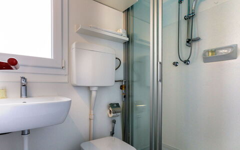Casetta del Pescatore 4: Diseño De Interiores, Arreglo De Tubería, Lavabo, Suelo, Lavabo Del Baño, Piso, Plomería, Habitación, Grifo, Baño