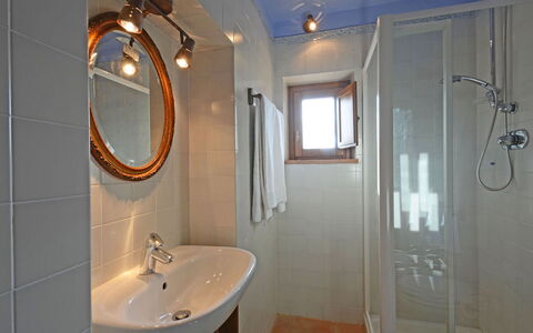 Terra San Raffaele 10+3: Pared, Arreglo De Tubería, Madera, Diseño De Interiores, Piso, Suelo, Baño, Lavabo Del Baño, Espejo, Habitación