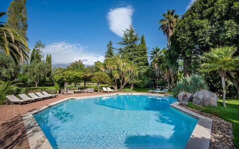 Linera 10: Piscina, Árbol, Recurso, Eco Hotel, Sombra, Jardín, Inmuebles, Hacienda, Paisajismo