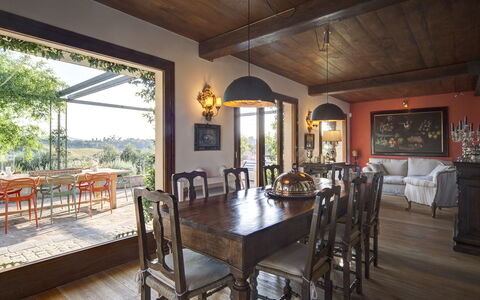 Casa Eugenia 8: Mueble, Diseño De Interiores, Mesa, Madera, Silla, Techo, Cocina Y Comedor Mesa, Comedor, Piso, Lámpara