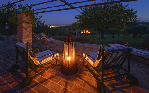 Casa Eugenia 8: Oscuridad, Mueble, Noche, Mueble Para Exteriores, Jardín, Losa, Paisajismo, Patio, La Iluminación Del Paisaje, Sombra