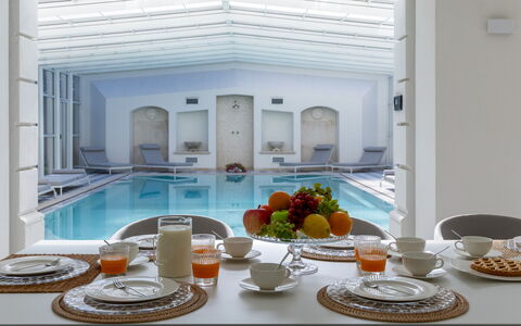 Villa la Perla Bianca 10: Diseño De Interiores, Mueble, Suelo, Techo, Departamento, Recurso, Piscina, Hotel, Linos, Diseño