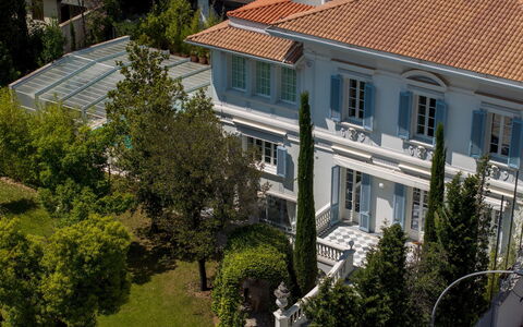 Villa la Perla Bianca 10: Edificio, Casa, Casa, Barrio Residencial, Fachada, Inmuebles, Mansión, Ventana De Guillotina, Villa, Moldura