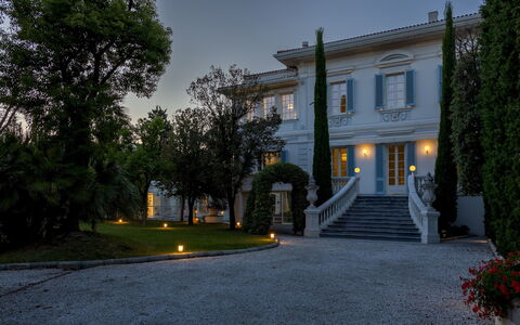 Villa la Perla Bianca 10: Arquitectura, Casa, Inmuebles, Mansión, Moldura, Jardín, Villa, Paisajismo, Yarda, Hacienda