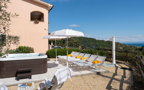 Villa Perelle 8: Balcón, Piscina, Recurso, Eco Hotel, Inmuebles, Villa, Mueble Para Exteriores, Paraguas, Ciudad De Vacaciones, Hotel