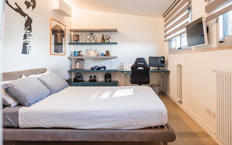 Villa Giulia 8: Mueble, Cama, Diseño De Interiores, Habitación, Lecho, Sábana, Pared, Suelo, Piso, Habitación