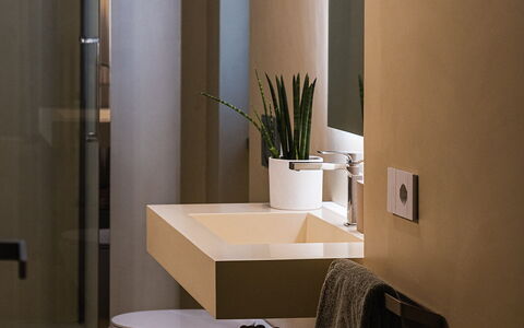 Villa Giulia 8: Diseño De Interiores, Lavabo Del Baño, Pared, Piso, Arreglo De Tubería, Baño, Espejo, Suelo, Lámpara, Lavabo