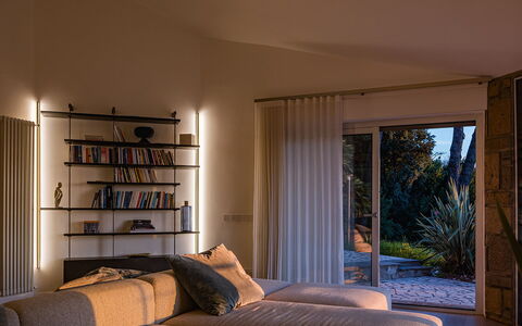 Villa Giulia 8: Mueble, Diseño De Interiores, Pared, Piso, Suelo, Sala, Habitación, Sofá, Techo, Casa