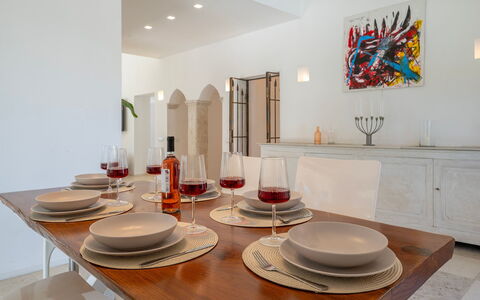 Villa Corte Sant'Anna 6+2: Mueble, Diseño De Interiores, Mesa, Cocina Y Comedor Mesa, Piso, Vajilla, Silla, Comedor, Encendiendo, Suelo
