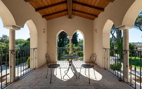 Villa Corte Sant'Anna 6+2: Arquitectura, Balaustre, Hierro, Porche, Inmuebles, Pretil, Balcón, Sombra, Columna, Hacienda