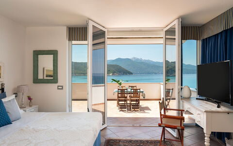 Villa Il Faro 10: Mueble, Diseño De Interiores, Mar, Habitación, Recurso, Costa, Linos, Hotel, Eco Hotel, Silla