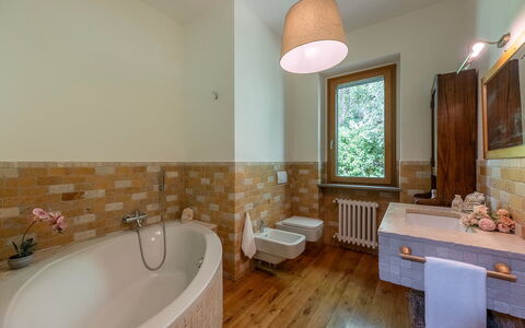 Villa Il Ritiro 8: Pared, Diseño De Interiores, Piso, Arreglo De Tubería, Suelo, Baño, Techo, Grifo, Habitación, Plomería