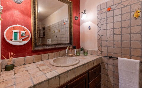 Colle Calzolaro 8: Pared, Piso, Diseño De Interiores, Lavabo Del Baño, Arreglo De Tubería, Suelo, Baño, Techo, Encendiendo, Lavabo