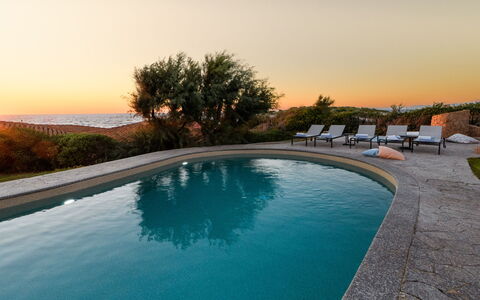 Villa Portobello 10+2: Azul, Agua, Horizonte, Piscina, Luz De Sol, Amanecer, Oscuridad, Noche, Puesta De Sol, Mueble Para Exteriores