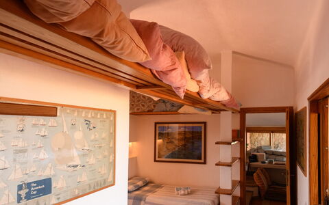 Villa Portobello 10+2: Madera, Diseño De Interiores, Cama, Habitación, Techo, Suelo, Mueble, Lecho, Sábana, Manchas De Madera