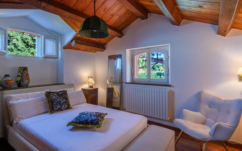 Villa Fiola 8: Diseño De Interiores, Mueble, Casa, Habitación, Techo, Casa, Suelo, Cama, Piso, Encendiendo