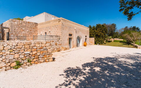 Masseria Grotta Antica 6+2: Cielo, Pared, Arquitectura, Paisaje, Inmuebles, Pared De Piedra, Fenómeno Meteorológico, Caravasar, Hacienda