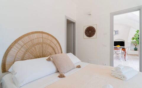 Masseria Grotta Antica 6+2: Madera, Diseño De Interiores, Mueble, Casa, Techo, Suelo, Habitación, Cama, Marco De La Cama, Lecho