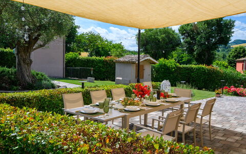 Villa Isola 8+2: Mueble, Mueble Para Exteriores, Mesa, Sombra, Jardín, Silla, Mesa Al Aire Libre, Patio Interior, Patio, Césped